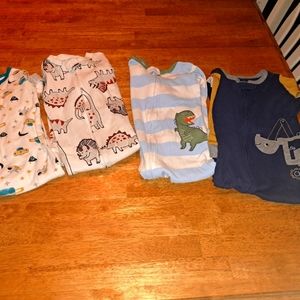 Like new 4pair of footed Carter's pajamas